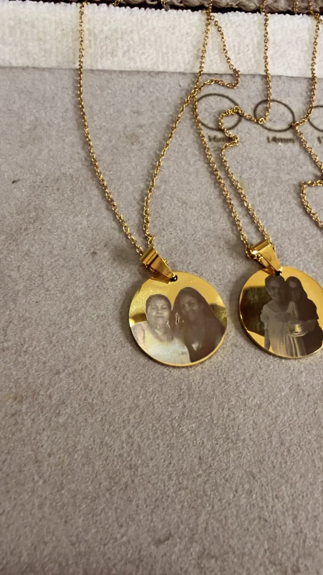 Recuerdos no es solo una cadena personalizada, es ese recuerdo que llevas puesto y que nadie mas entiende, mas que tu. En acero inoxidable para que te dure muchos años. Disponible en la web por tan solo $29.99