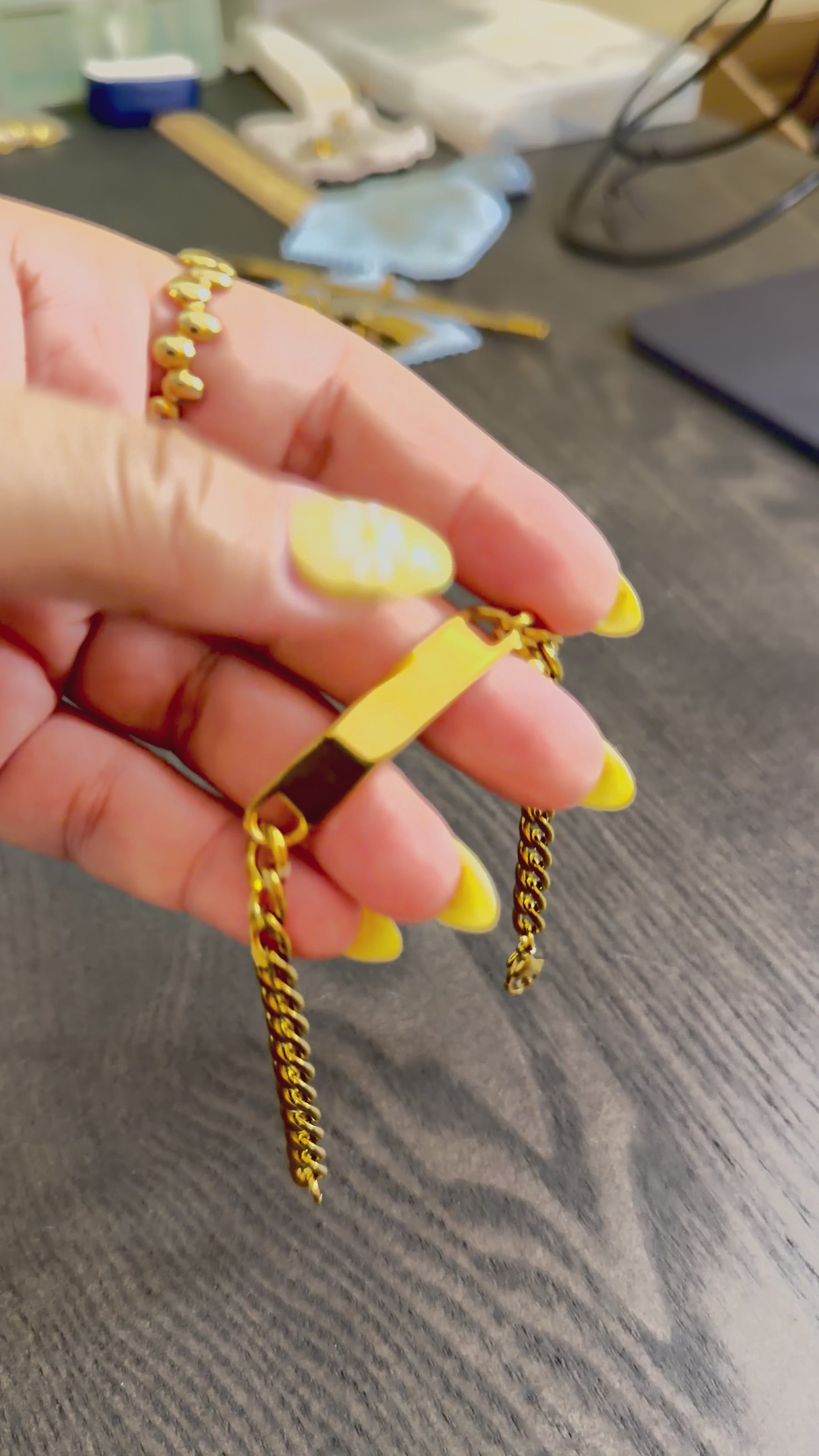 Una pulsera que puedes grabar lo mas que te guste para que recuerdes lo que mas amas